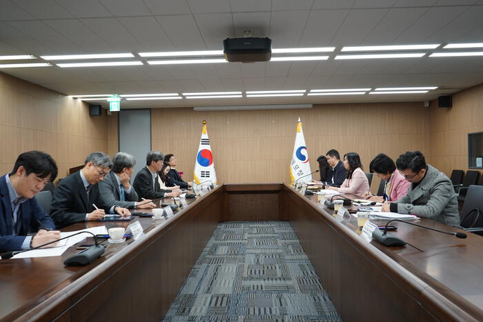 Đoàn công tác làm việc với Cơ quan người Hàn Quốc ở nước ngoài