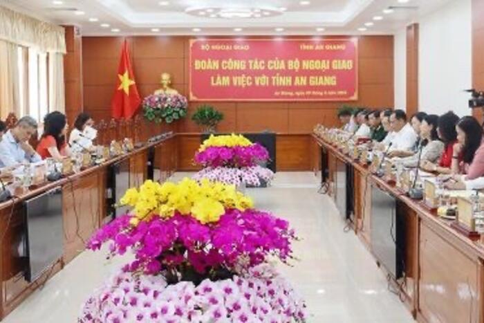 Đoàn công tác làm việc với tỉnh An Giang