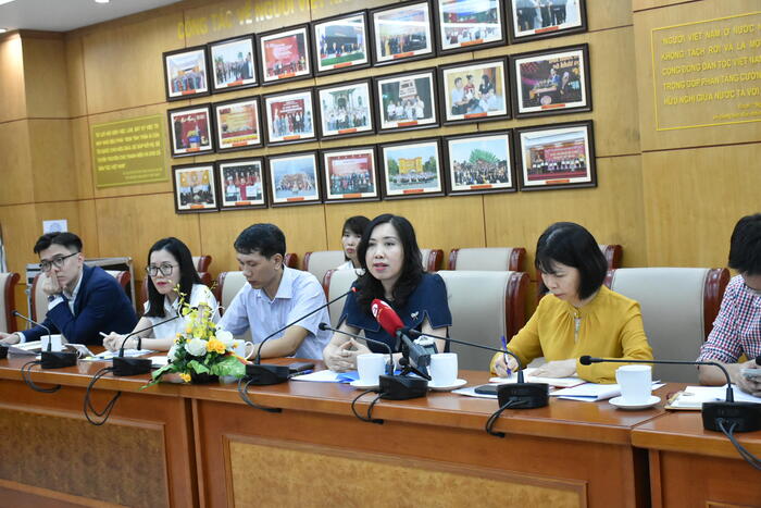 Thứ trưởng Lê Thị Thu Hằng phát biểu tại buổi gặp gỡ