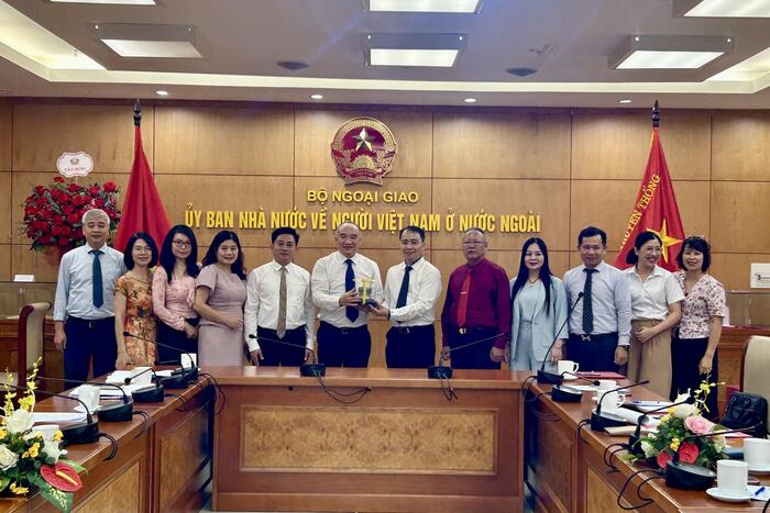 Theo Kế hoạch, Ủy ban sẽ phối hợp với Đoàn LSHN sẽ tổ chức chương trình phổ biến, giải đáp pháp luật ngày 27/6 tới với chủ đề về “Luật Đất đai 2024 của Việt Nam, điều kiện sở hữu nhà, đất tại Vương quốc Anh”.