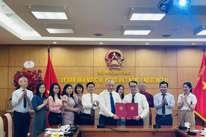 Đại diện hai cơ quan ký Kế hoạch phối hợp công tác năm 2024