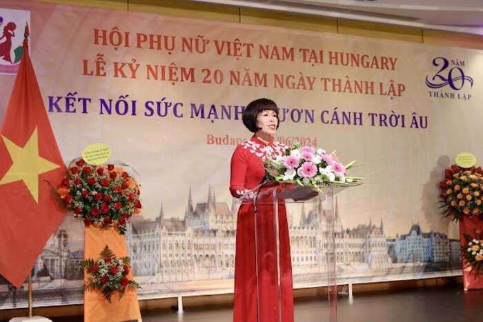 Bà Phan Bích Thiện phát biểu tại buổi lễ