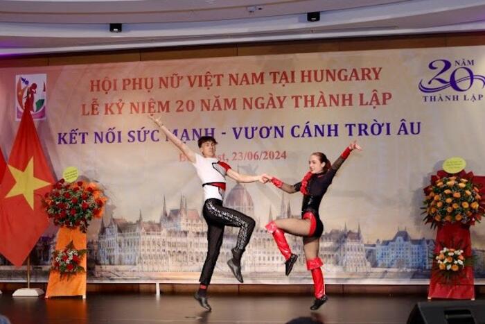 Tiết mục biểu diễn văn nghệ tại buổi lễ