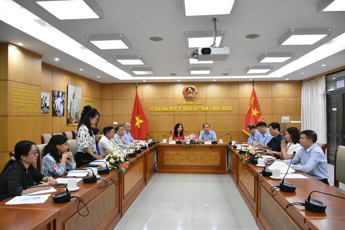 Quang cảnh buổi làm việc