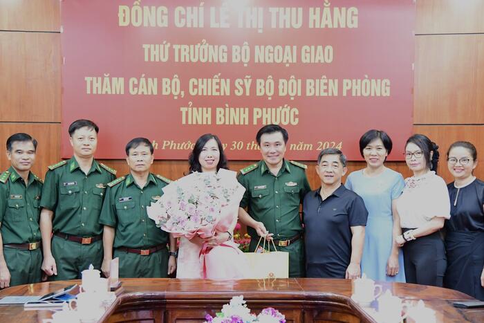 Đoàn thăm cán bộ, chiến sĩ Bộ đội Biên phòng tỉnh Bình Phước