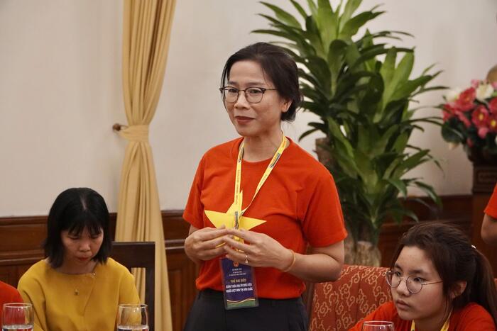 Tiến sĩ Đỗ Ngọc Luyến - giảng viên Đại học Kwang Un thay mặt Đoàn cảm ơn sự quan tâm Thứ trưởng và Lãnh đạo Ủy ban Nhà nước về NVNONN dành cho Đoàn