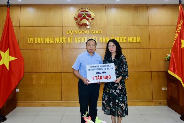 Hội Phụ nữ VN vùng Kansai, Trường Việt ngữ Cây tre gửi về 1 tấn gạo hỗ trợ người dân Tuyên Quang