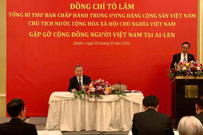 Đại sứ Đỗ Minh Hùng phát biểu tại buổi gặp
