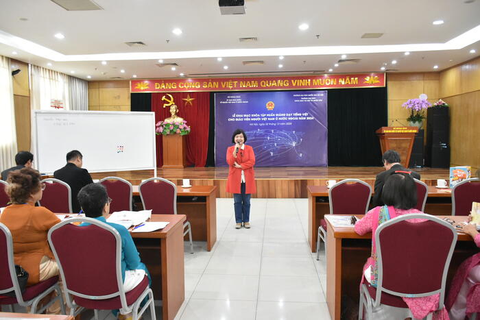 Tiến sĩ Nguyễn Thụy Anh chia sẻ với các học viên tại buổi Tọa đàm