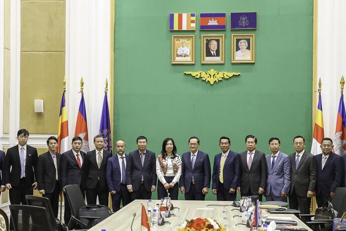 Đoàn làm việc với Bộ Nội vụ Campuchia