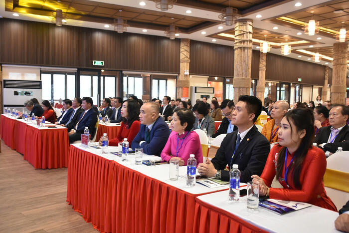 Quang cảnh buổi Gặp gỡ, kết nối kiều bào với tỉnh Hưng Yên