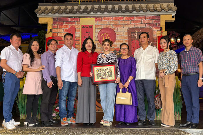 Thứ trưởng Lê Thị Thu Hằng tới thăm có sở kinh doanh của chị  Mimi Nguyen tại Klang (ngoại ô Kuala Lumpur)