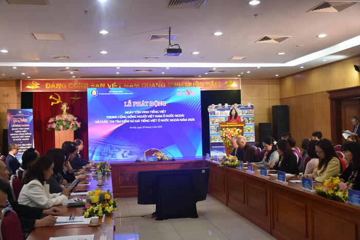 Quang cảnh buổi lễ tại đầu cầu Hà Nội