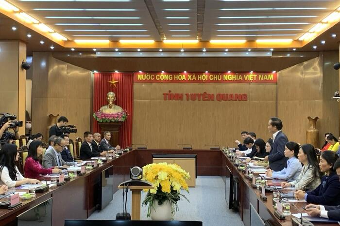 Phó Chủ tịch UBND tỉnh Tuyên Quang Hoàng Việt Phương phát biểu tại buổi làm việc với Đoàn