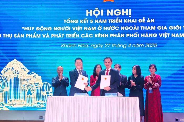 Lễ ký kết biên bản ghi nhớ hợp tác giữa các doanh nghiệp, tổ chức, cá nhân người Việt Nam ở nước ngoài với các đối tác trong nước