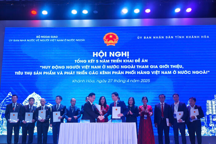 Lễ ký kết biên bản ghi nhớ hợp tác giữa các doanh nghiệp, tổ chức, cá nhân người Việt Nam ở nước ngoài với các đối tác trong nước