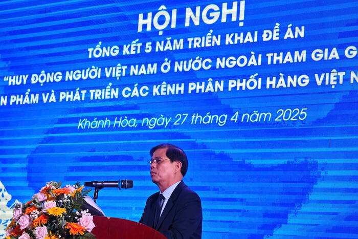 Phó Bí thư Tỉnh uỷ, Chủ tịch UBND tỉnh Khánh Hoà Nguyễn Tấn Tuân phát biểu tại Hội nghị 