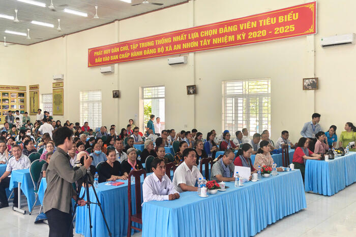 Các đại biểu tham dự buổi lễ