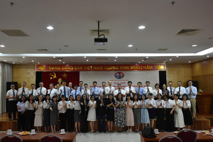 Các đại biểu tham dự Đại hội chụp ảnh lưu niệm