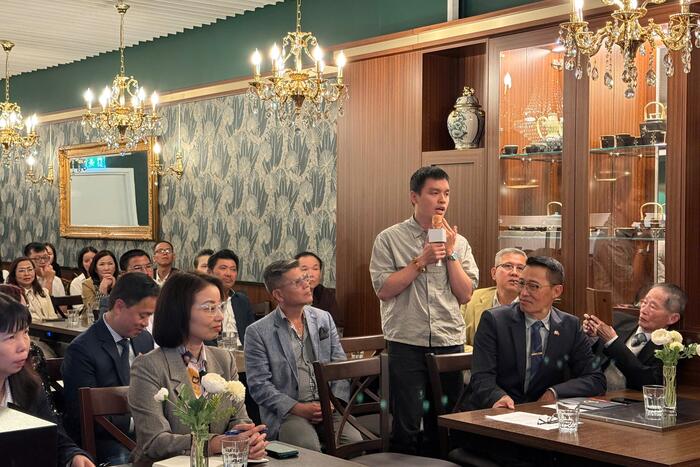 Quang cảnh buổi làm việc của Đoàn công tác với đại diện cộng đồng tại Thuỵ Điển