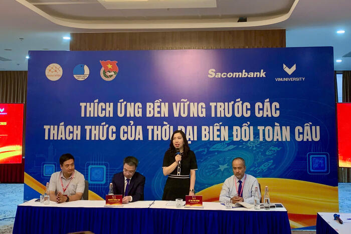 Thứ trưởng Lê Thị Thu Hằng phát biểu tại buổi gặp gỡ