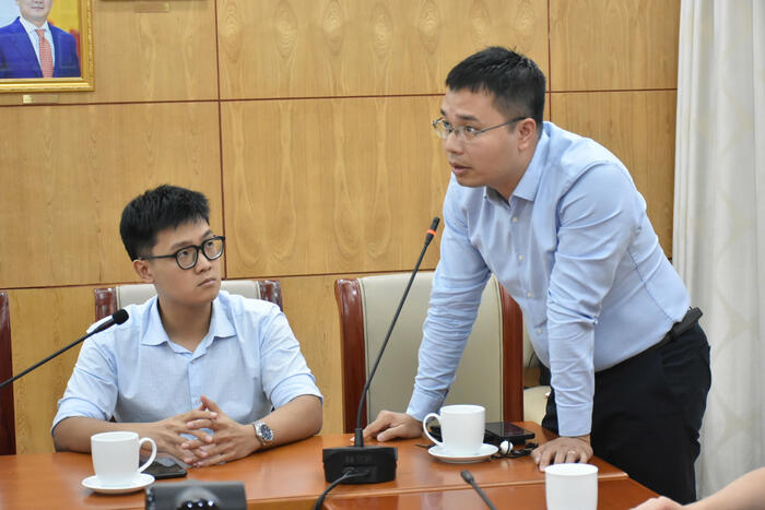 Các đại biểu chia sẻ, đóng góp ý kiến tại buổi gặp gỡ