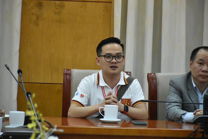Các đại biểu chia sẻ, đóng góp ý kiến tại buổi gặp gỡ