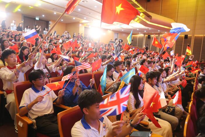Các đại biểu kiều bào tại Lễ bế mạc.