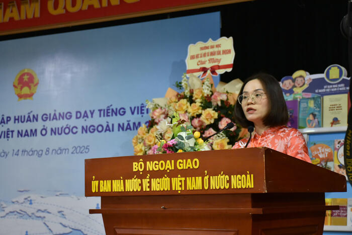 Chị Võ Thị Thanh từ Lào phát biểu
