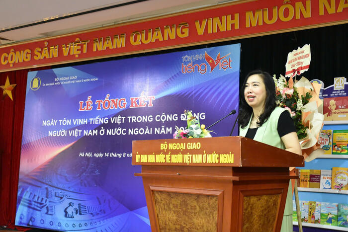 Thứ trưởng Lê Thị Thu Hằng phát biểu tại buổi lễ