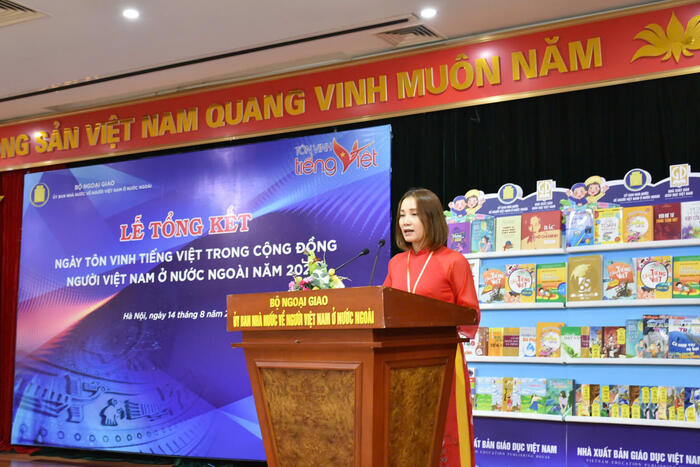Chị Ngô Thị Bắc, Chủ tịch Liên hiệp Hội Phụ nữ Việt Nam khu vực Tây Nam, Hàn Quốc phát biểu tại buổi lễ