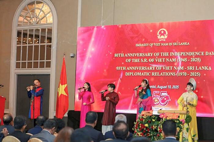 Đoàn nghệ thuật biểu diễn tại thủ đô Colombo, Sri Lanka
