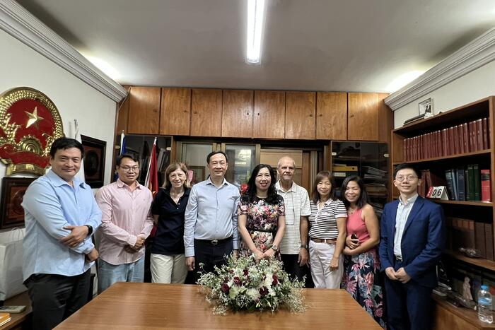 Đoàn công tác đến thăm trụ sở của Lãnh sự danh dự Việt Nam tại Cộng hòa Síp