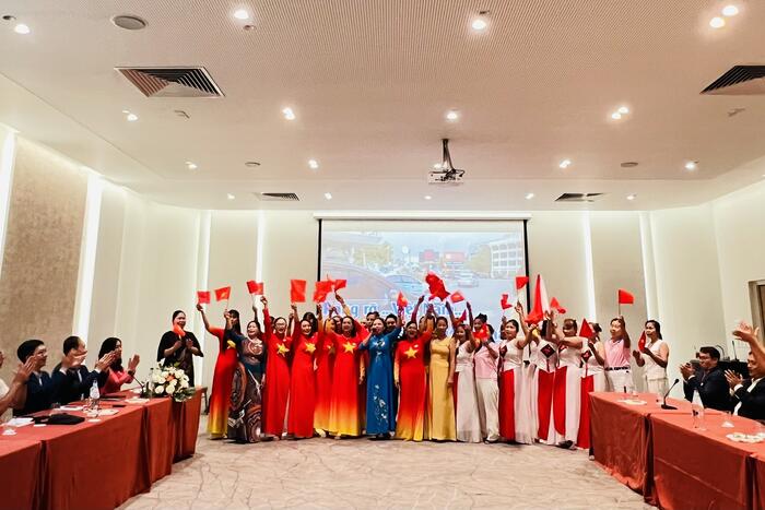 Tiết mục biểu diễn văn nghệ của bà con
