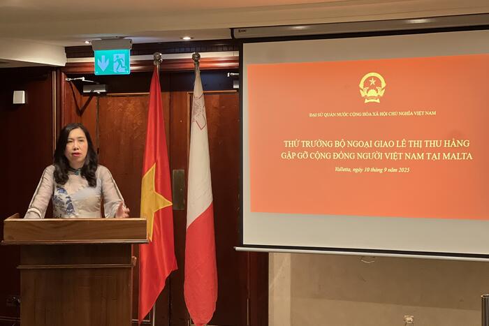 Thứ trưởng Lê Thị Thu Hằng phát biểu tại cuộc gặp