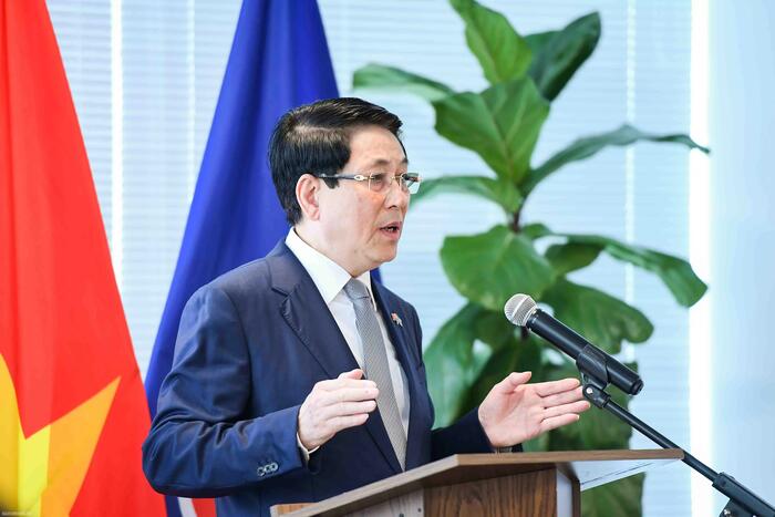 Chủ tịch nước Lương Cường bày tỏ vui mừng, xúc động trước những tình cảm ấm áp của cộng đồng. Ảnh: Hoàng Hồng