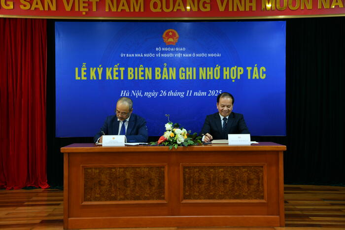 Đại diện Ủy ban và Đoàn Luật sư Hà Nội ký Kế hoạch hợp tác