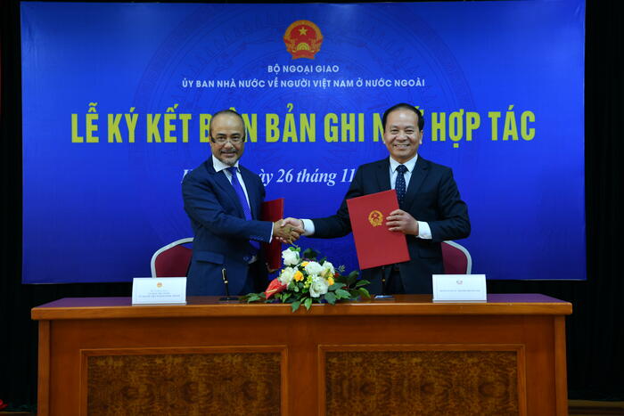 Đại diện Ủy ban và Đoàn Luật sư Hà Nội ký Kế hoạch hợp tác