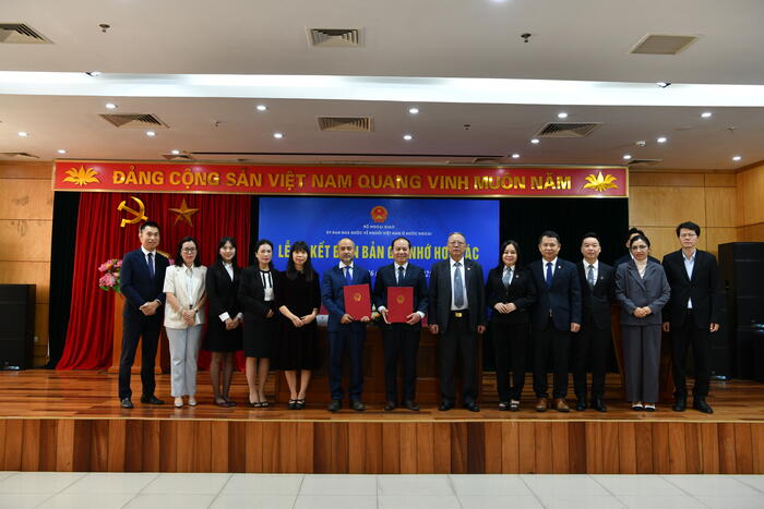 Các đại biểu chụp ảnh lưu niệm