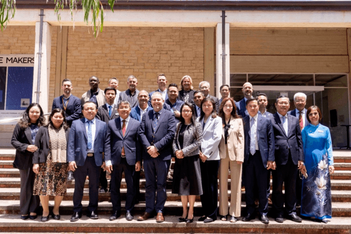 Các đại biểu chụp ảnh lưu niệm