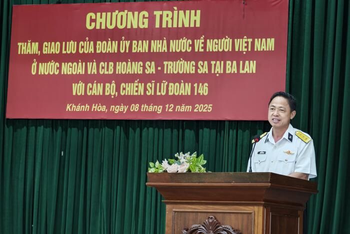 Thượng tá Nguyễn Văn Tạo, Phó Chính ủy Lữ đoàn 146 trân trọng cảm ơn tình cảm của kiều bào Ba Lan nói riêng và cộng đồng người Việt ở nước ngoài nói chung