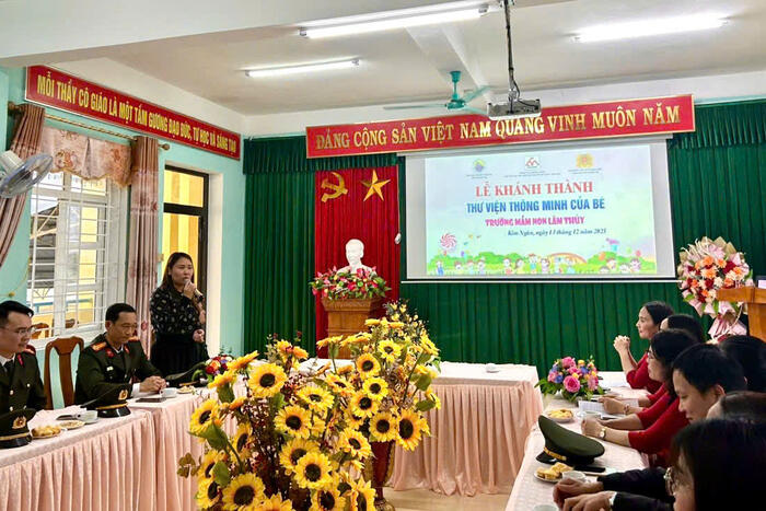 Đại diện nhà tài trợ phát biểu  tại buổi lễ