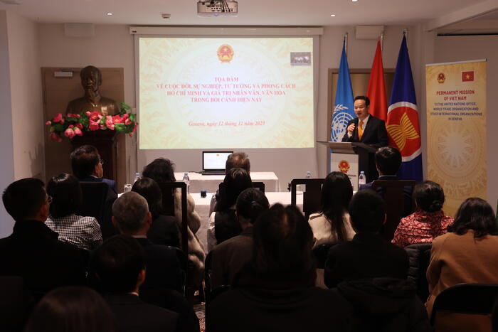 Đại sứ, Trưởng Phái đoàn Mai Phan Dũng phát biểu tại Tọa đàm