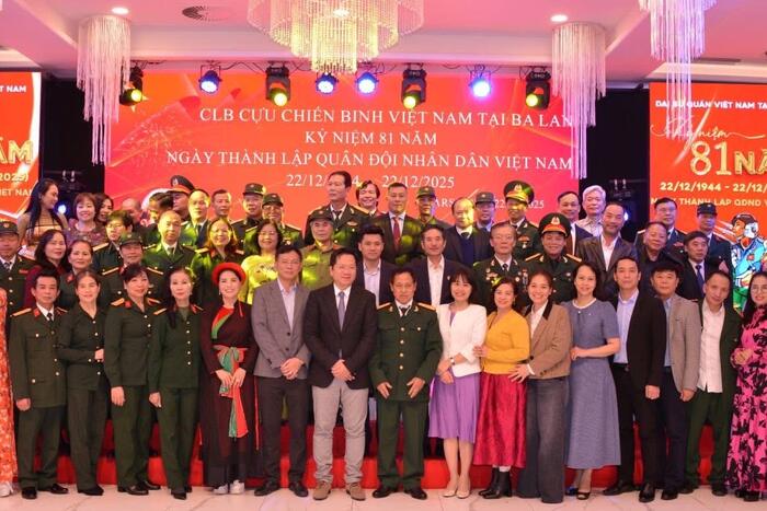 Các đại biểu chụp ảnh lưu nhiệm tại buổi lễ