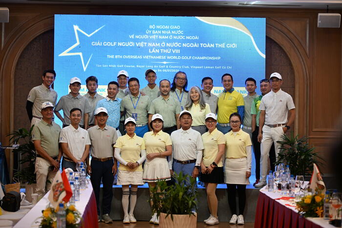 Các golf thủ chụp ảnh lưu niệm
