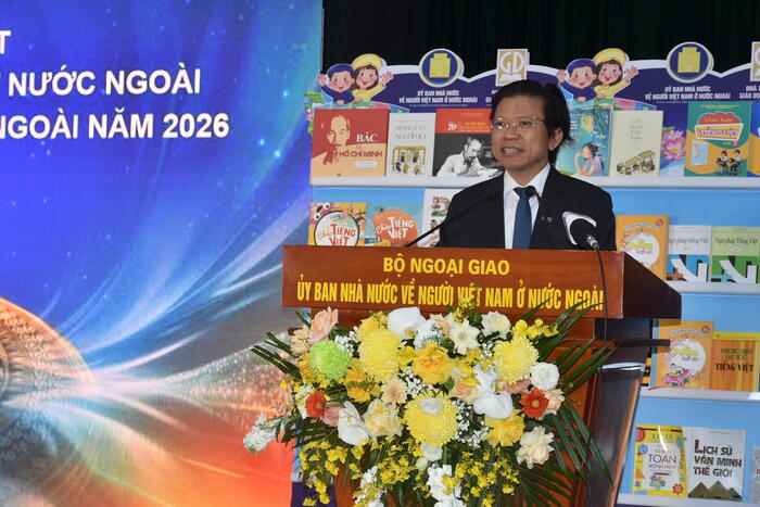 GS.TS. Hoàng Anh Tuấn – Hiệu trưởng Trường Đại học Khoa học Xã hội và Nhân văn phát biểu tại buổi lễ