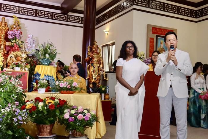 Đại sứ Sri Lanka tại Ba Lan và Đại sứ Hà Hoàng Hải đã gửi lời chúc mừng Đại lễ Phật đản