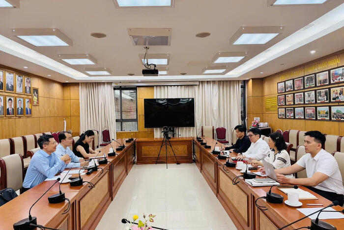 Quang cảnh buổi làm việc
