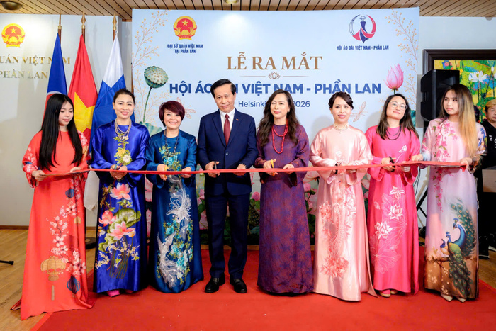 Hội Áo dài Việt Nam tại Phần Lan chính thức ra mắt.