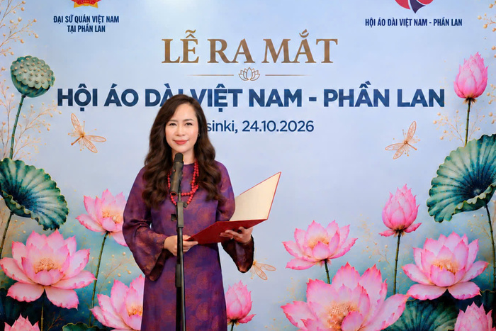 Đại sứ Nguyễn Hoàng Diệu Tâm chúc mừng sự ra đời của Hội, ghi nhận sáng kiến, tâm huyết của những người sáng lập và sự chung tay của các thành viên trong việc gìn giữ, quảng bá áo dài tại Phần Lan.
